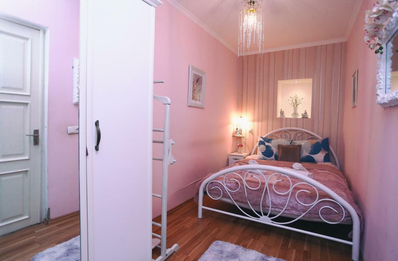 Apartment On Freedom Square Diuma Street Tbilisi Exterior foto